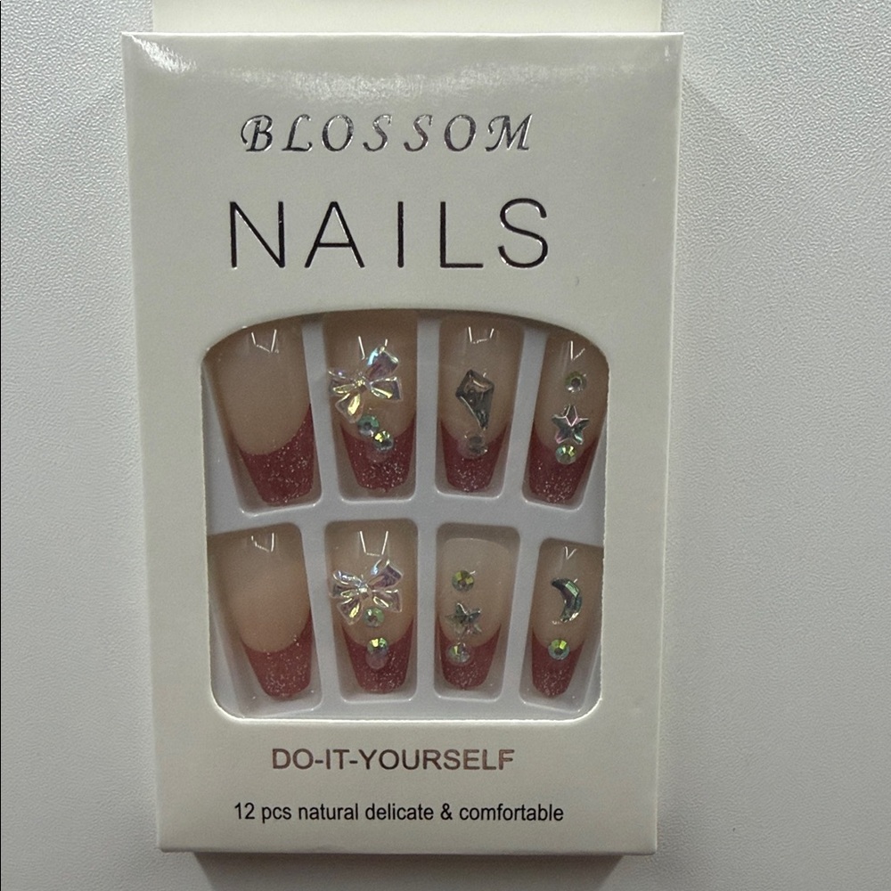 Blossom Do-It-Yourself Press-On Nails - Picture 3 of 3
